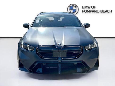Used 2025 BMW M5 Touring AWD/4WD image 2