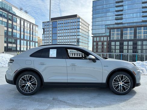 New 2026 Porsche Macan 4 Electric image 8