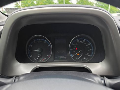 Used 2018 Toyota RAV4 XLE AWD/4WD image 17