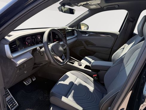 New 2026 Volkswagen Tiguan SE R-Line AWD/4WD image 9