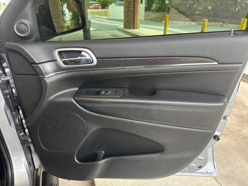 Used 2018 Jeep Grand Cherokee Limited RWD image 19