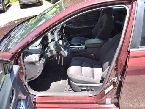 Used 2024 Nissan Altima 2.5 SV w/ SV Premium Package FWD image 17