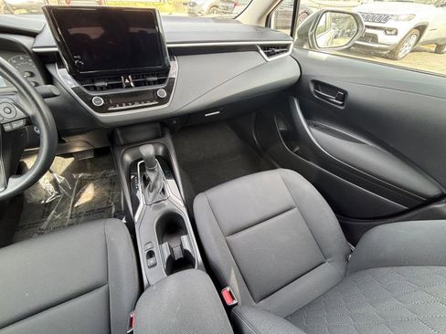 Used 2025 Toyota Corolla LE image 34