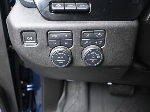 Used 2023 Chevrolet Silverado 1500 High Country w/ Technology Package image 16