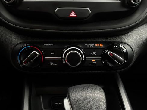 Used 2025 Kia Soul LX w/ LX Technology Package FWD image 25
