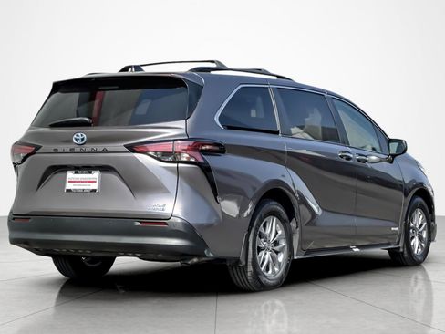 Certified 2021 Toyota Sienna XLE FWD image 5
