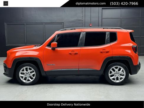 Used 2018 Jeep Renegade Latitude w/ Popular Equipment Group image 4