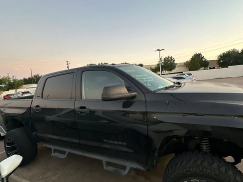 Used 2017 Toyota Tundra SR5 w/ SR5 Upgrade Package AWD/4WD image 21