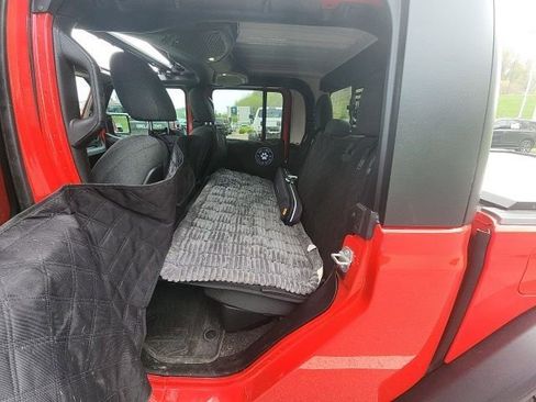 Used 2024 Jeep Gladiator Rubicon image 12