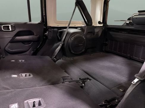 Used 2021 Jeep Wrangler Unlimited Sahara w/ Cold Weather Group AWD/4WD image 29