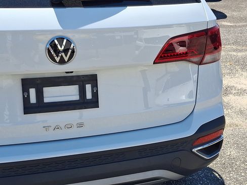 Used 2024 Volkswagen Taos SE FWD image 16