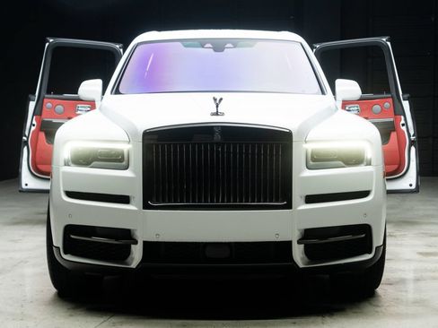 Used 2023 Rolls-Royce Cullinan Black Badge AWD/4WD image 3