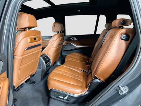 Used 2026 BMW X7 xDrive40i w/ M Sport Package image 16