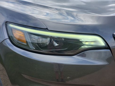 Used 2019 Jeep Cherokee Latitude Plus FWD image 11