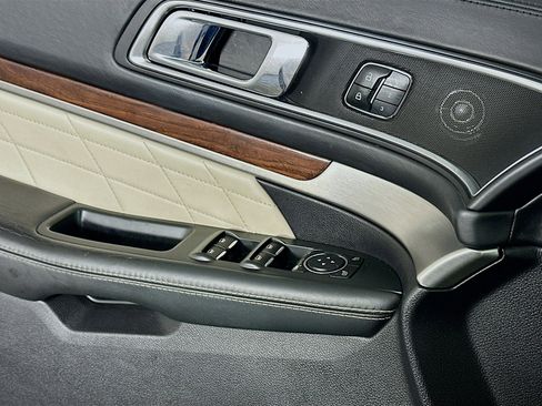 Used 2017 Ford Explorer Platinum image 15