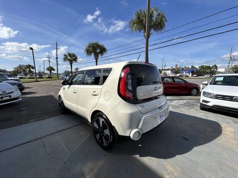 Used 2015 Kia Soul ! w/ Sun & Sound Package FWD image 2