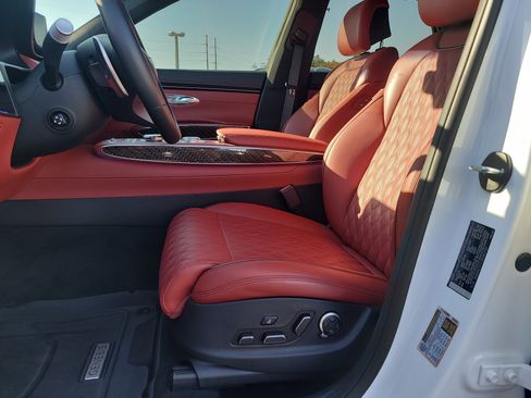 Used 2025 Genesis GV70 3.5T Sport w/ Sport Prestige Package image 17