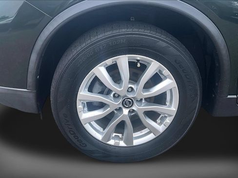 Used 2018 Nissan Rogue SV AWD/4WD image 8