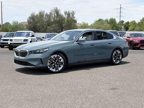 Used 2025 BMW 530i RWD image 2