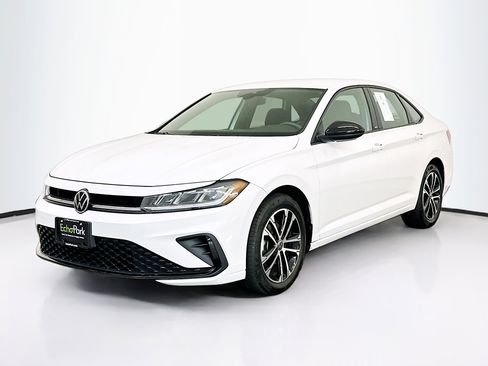 Used 2025 Volkswagen Jetta Sport image 3