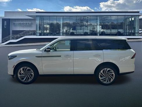 New 2027 Lincoln Navigator Reserve AWD/4WD image 4
