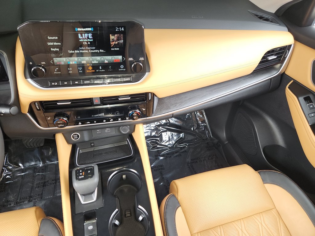 Used 2023 Nissan Rogue Platinum FWD image 18