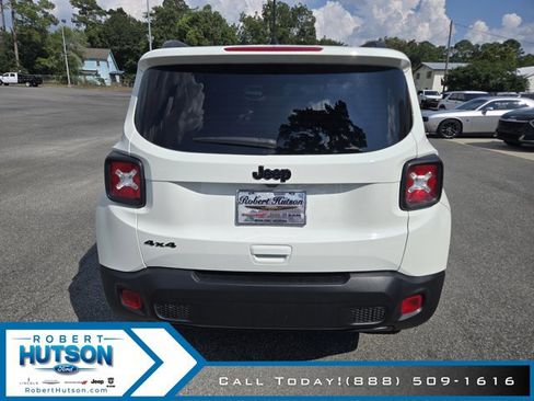 Used 2023 Jeep Renegade Altitude image 7