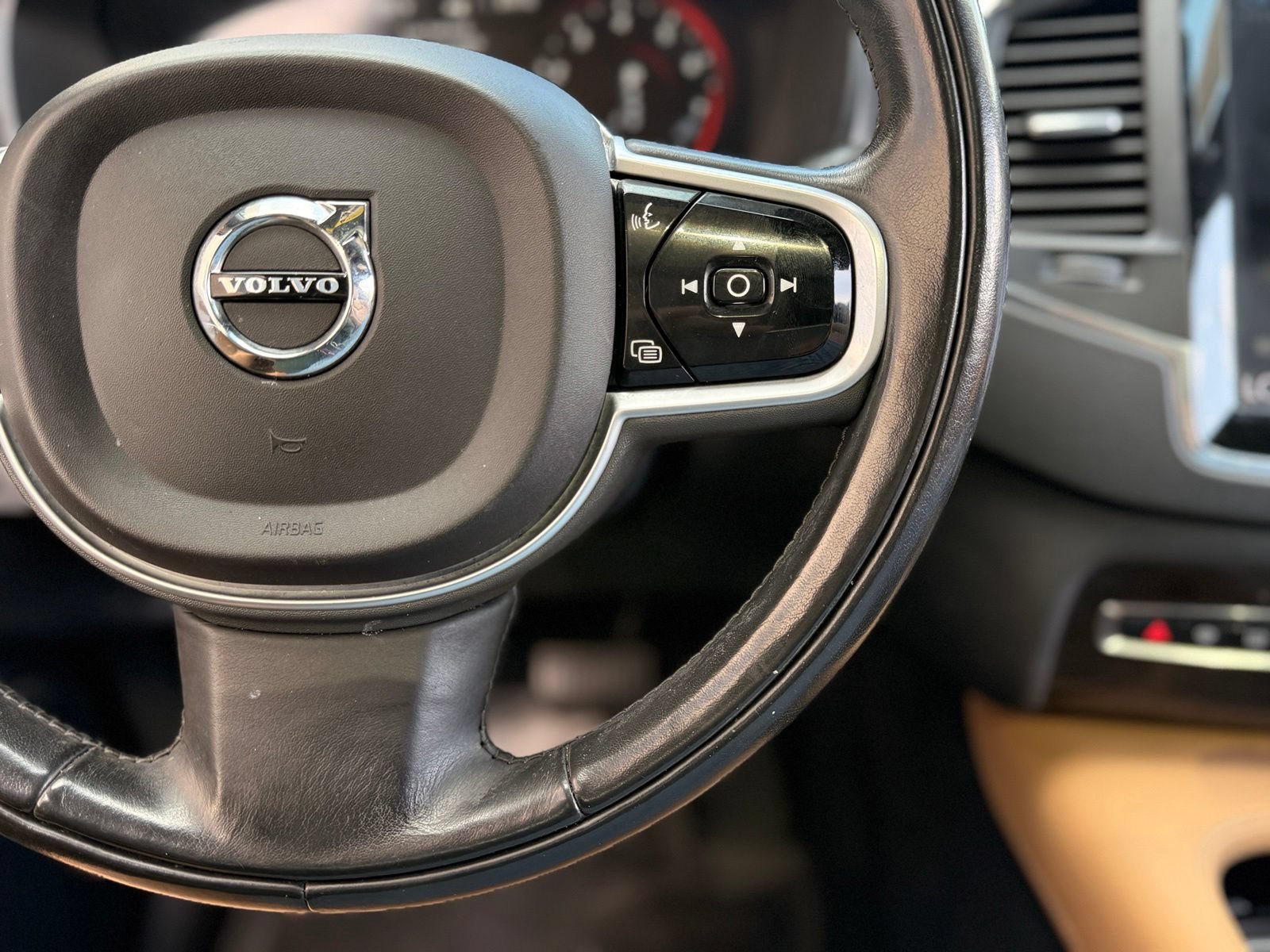 Used 2019 Volvo XC90 T6 Momentum w/ Advanced Package AWD/4WD image 25