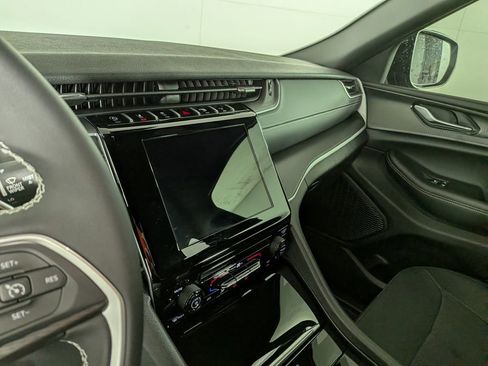 Certified 2025 Jeep Grand Cherokee Laredo X image 24