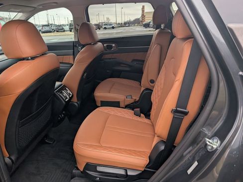 Used 2023 Kia Sorento SX Prestige image 9