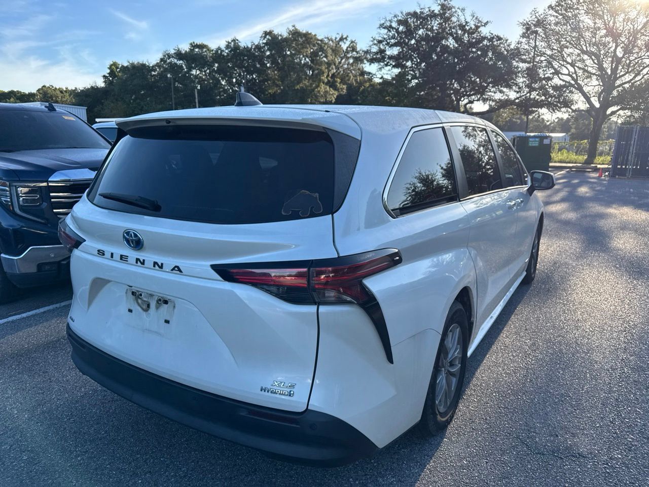 Used 2021 Toyota Sienna XLE AWD/4WD image 7