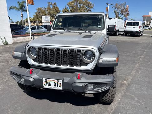 Used 2024 Jeep Wrangler Unlimited Rubicon AWD/4WD image 2