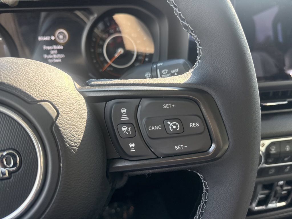 Used 2025 Jeep Gladiator Sport AWD/4WD image 32