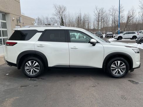 Used 2023 Nissan Pathfinder SL AWD/4WD image 4
