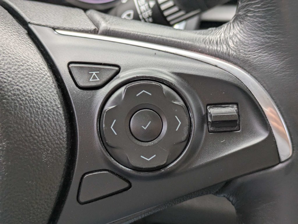 Used 2019 Buick Enclave Essence FWD image 26