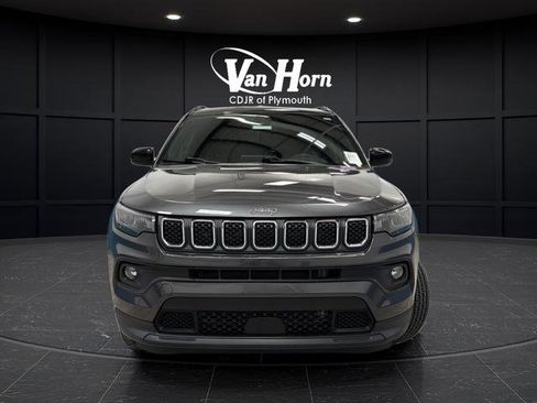 Used 2023 Jeep Compass Latitude w/ Convenience Group AWD/4WD image 2