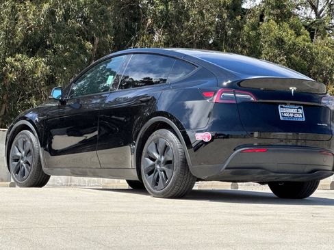 Used 2024 Tesla Model Y Long Range AWD/4WD image 3