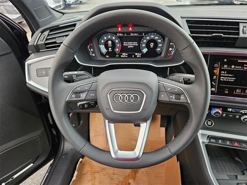 New 2025 Audi Q3 2.0T Premium image 10
