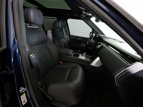 Used 2025 Land Rover Range Rover SE image 13