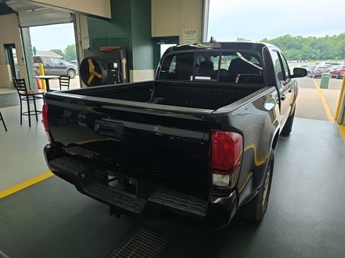 Used 2022 Toyota Tacoma SR AWD/4WD image 4