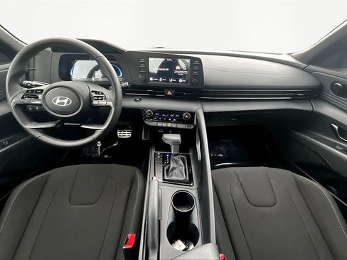 Certified 2025 Hyundai Elantra Sport image 16