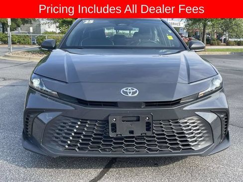 Used 2025 Toyota Camry SE FWD image 8