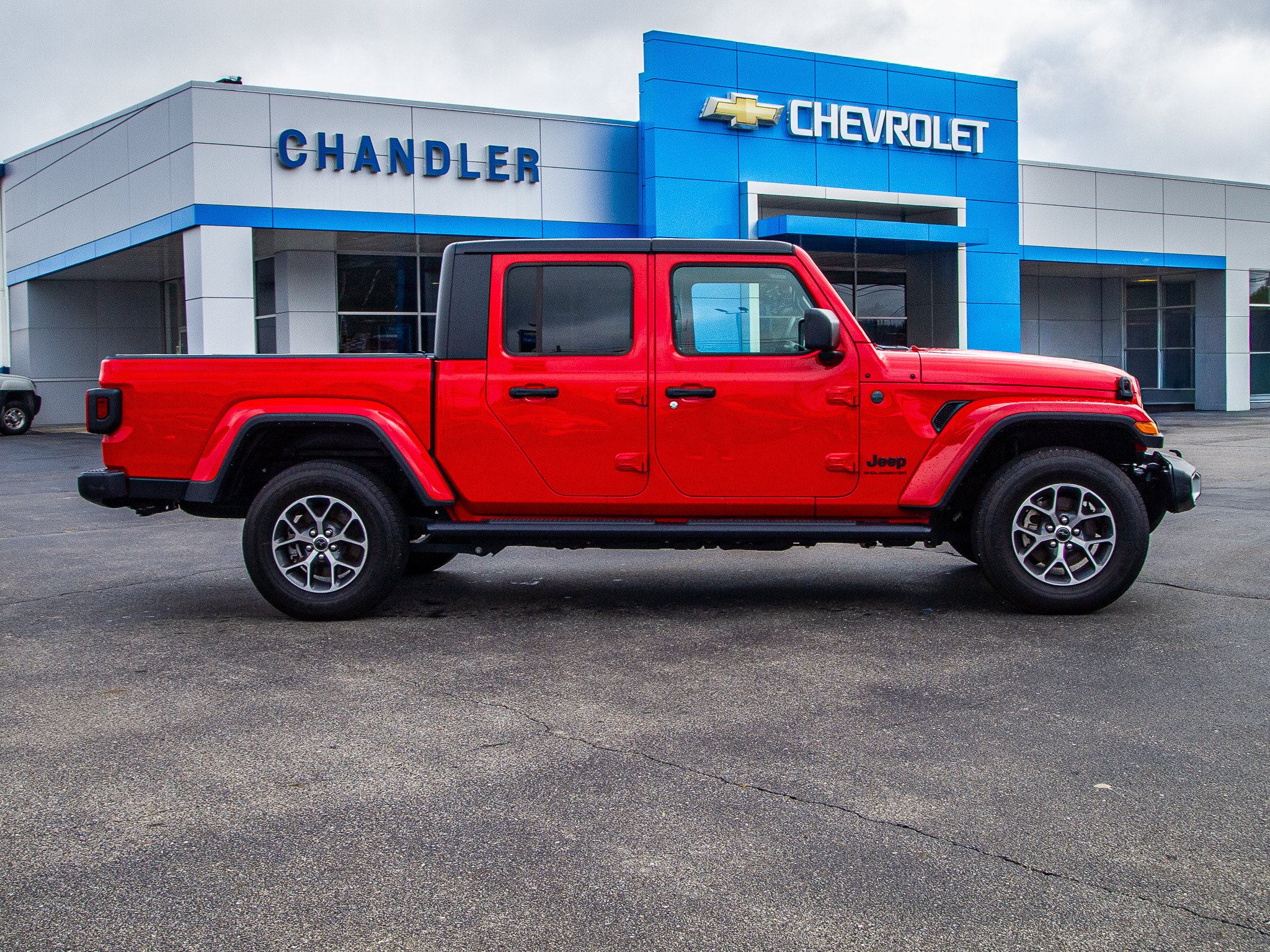 Used 2024 Jeep Gladiator Sport AWD/4WD image 8