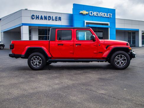 Used 2024 Jeep Gladiator Sport AWD/4WD image 8
