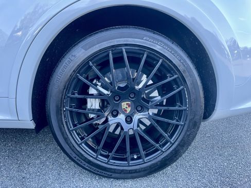 Used 2021 Porsche Cayenne Turbo image 10