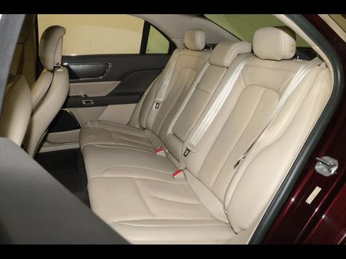 Used 2017 Lincoln Continental Select w/ Technology Package FWD image 19