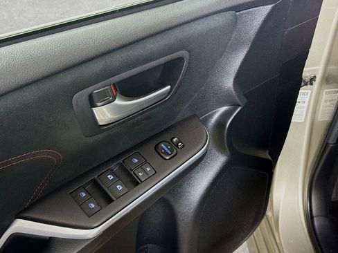 Used 2015 Toyota Camry XSE image 16