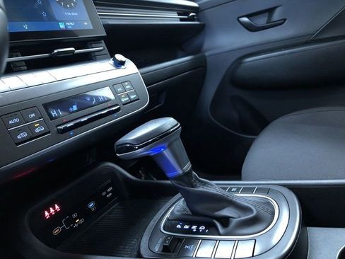 Used 2025 Hyundai Kona SEL image 29