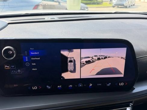 Used 2025 Chevrolet Traverse LT w/ Sun and Wheel Package FWD image 21
