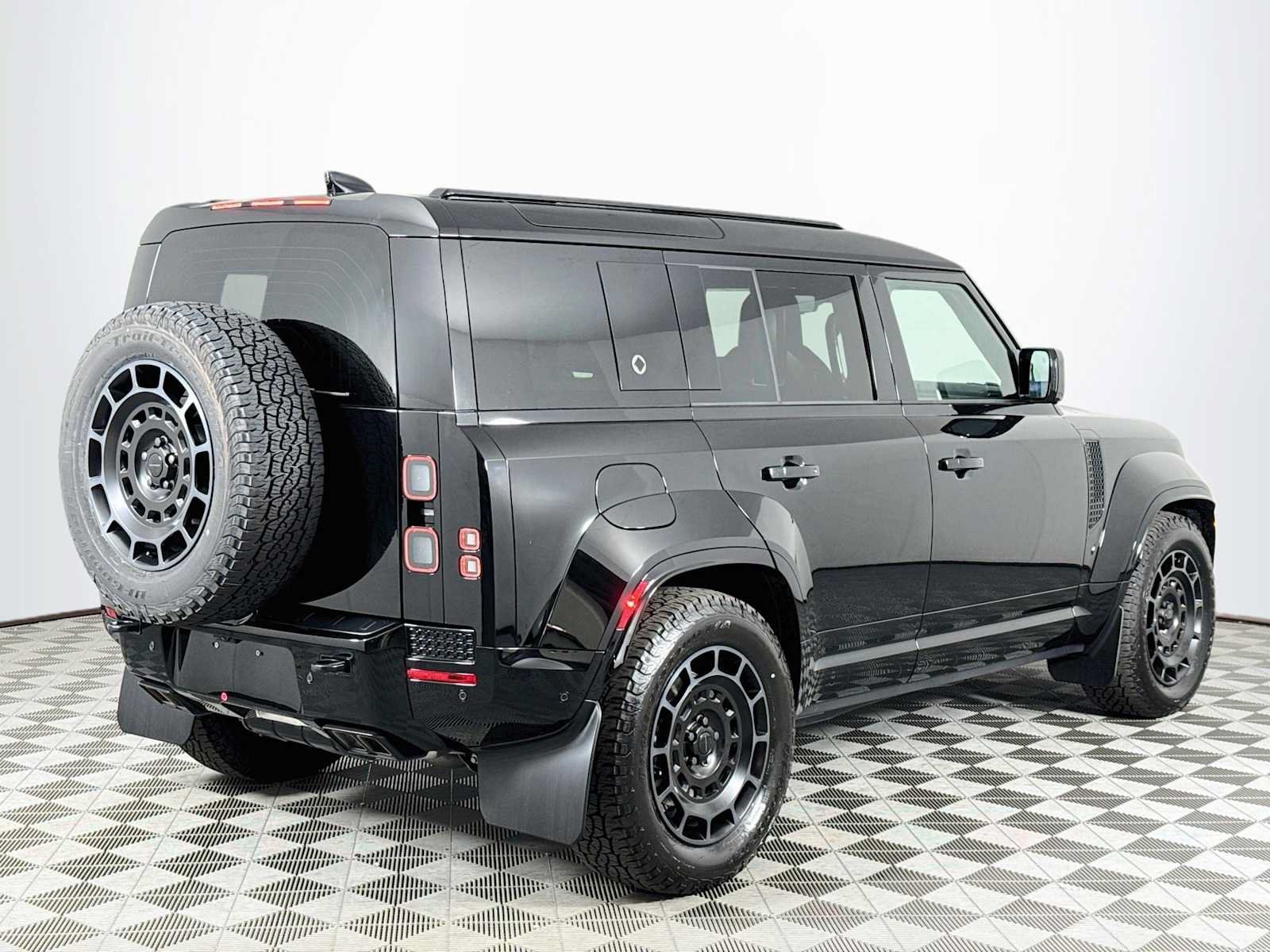 New 2026 Land Rover Defender 110 OCTA AWD/4WD image 5